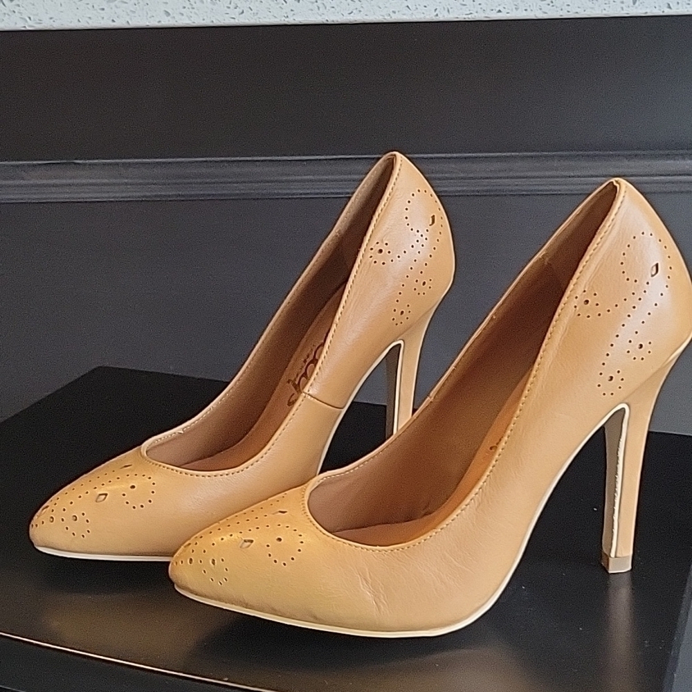 Shelly's London pumps - Picture 2 of 5